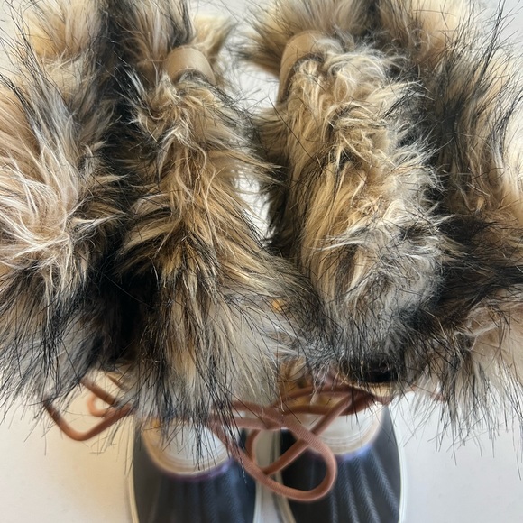 Sorel Joan of Arctic boots in Taffy and Royale. Size 8. - Picture 5 of 10